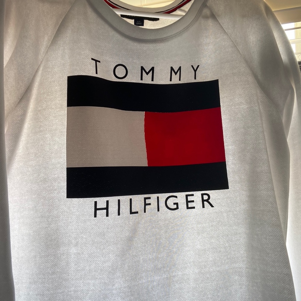 White Tommy Hilfiger sweater
